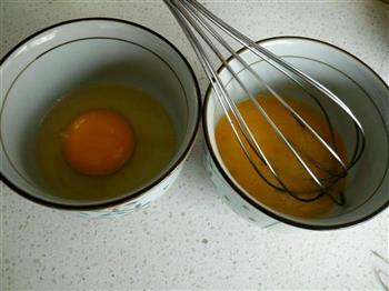 牛奶蒸蛋的做法步骤2