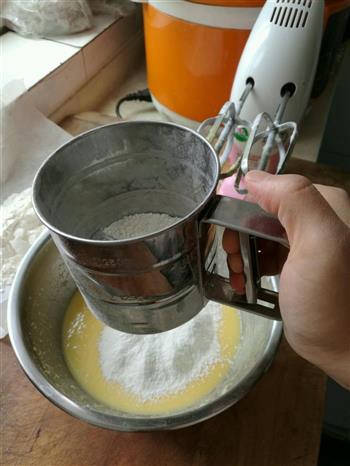 酸奶戚风蛋糕的做法步骤9