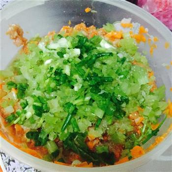 芹菜胡萝卜猪肉水饺的做法步骤1