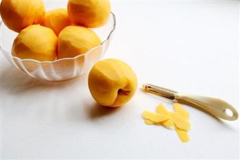 夏季小清新-糖水黄桃的做法步骤2