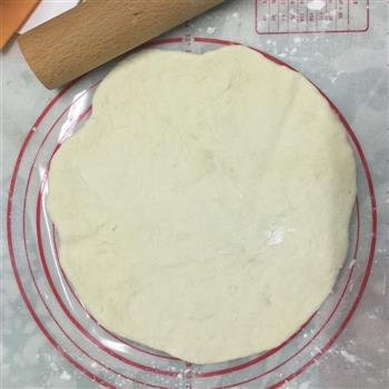 海鲜披萨  厚饼胚的做法步骤6