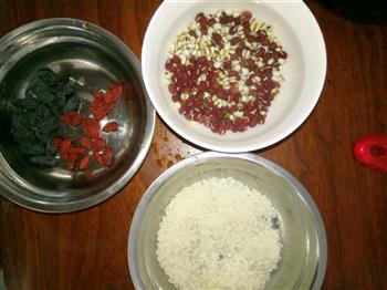 薏米红豆粥的做法步骤1