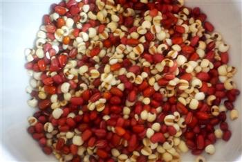 红豆薏米桂圆粥-去湿佳品的做法图解2