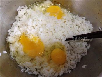 米饭鸡蛋饼的做法图解2