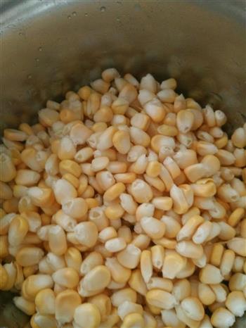 玉米饺子的做法步骤1