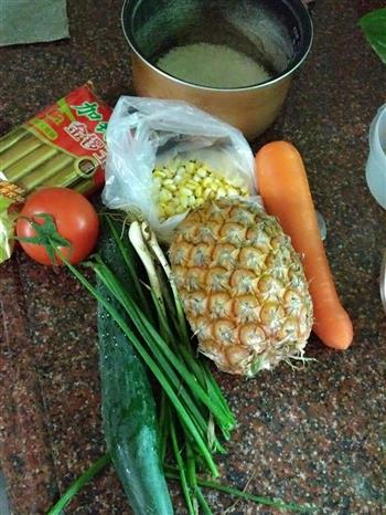 不上火的懒人版菠萝饭色彩缤纷勾人食欲营养减肥菜谱的做法步骤1