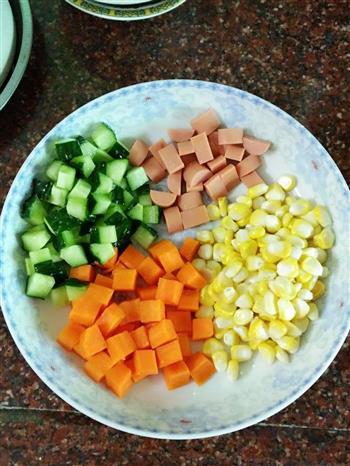 不上火的懒人版菠萝饭色彩缤纷勾人食欲营养减肥菜谱的做法步骤2