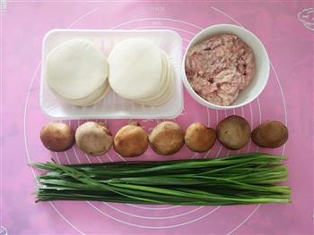 香菇猪肉韭菜煎饺的做法图解1
