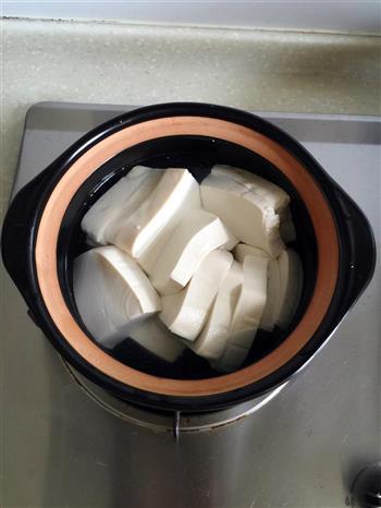 简易鲜味螺肉炖豆腐砂锅煲的做法步骤2