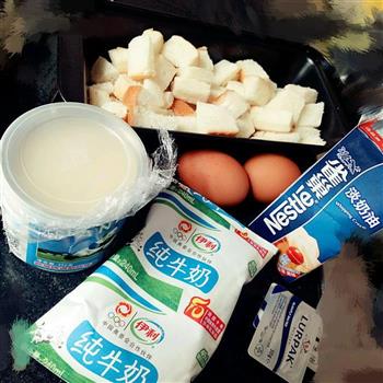 蛋奶吐司火腿布丁的做法步骤1