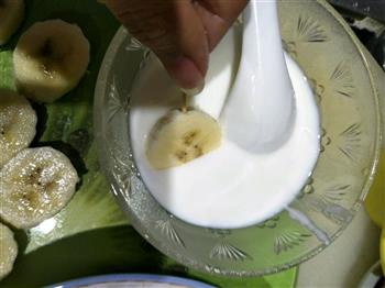 香蕉酸奶冰棒的做法图解2