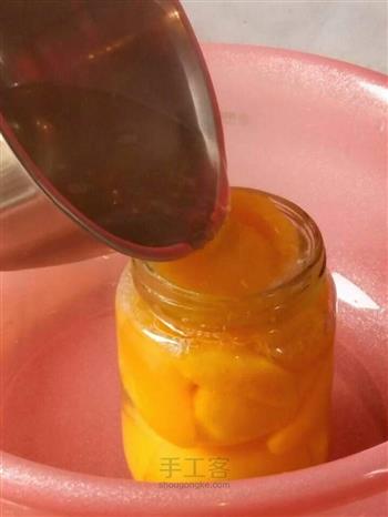 清爽冰糖黄桃罐头的做法步骤6