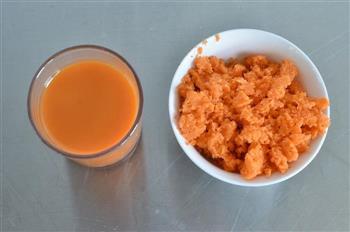 胡萝卜汁馒头的做法步骤1