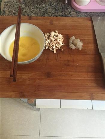 宝宝香菇虾米鸡蛋粥的做法图解5