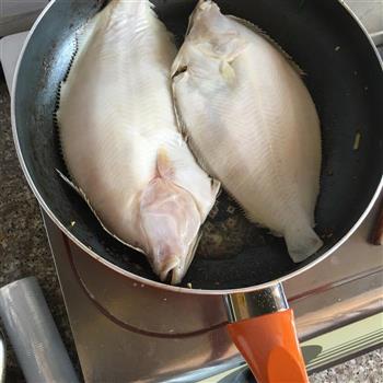 茄汁黄豆烧鱼的做法步骤1