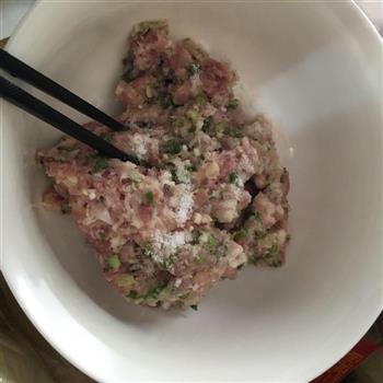 豆角猪肉饺子的做法步骤2