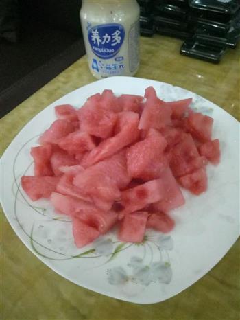 夏日清凉西瓜汁的做法步骤1