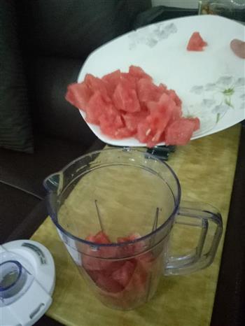 夏日清凉西瓜汁的做法步骤2