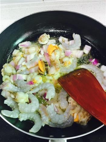 咖喱海鲜芝士焗饭的做法步骤3
