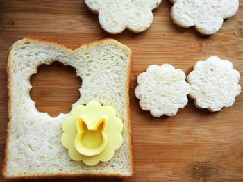 早餐—小羊肖恩麻酱三明治的做法图解7