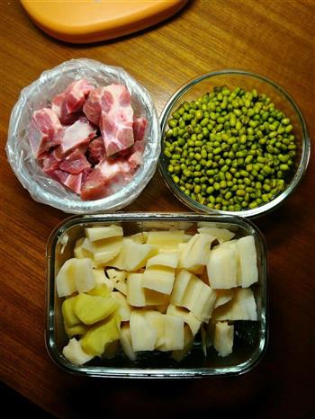 绿豆排骨汤的做法步骤1