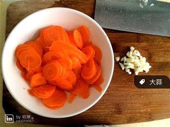超简单清炒胡萝卜的做法步骤1