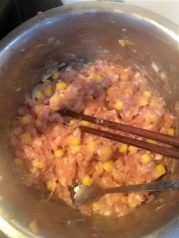 玉米鲜肉包子的做法步骤1