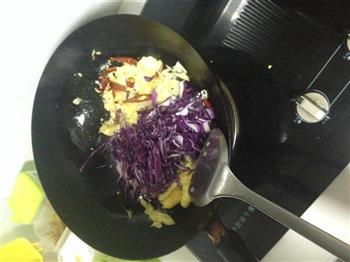 紫甘蓝鸡蛋炒面的做法步骤7