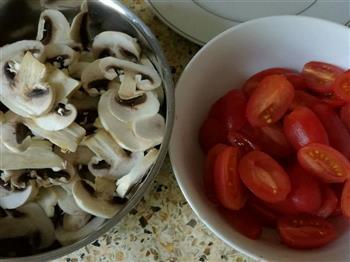 蘑菇番茄起司意面的做法图解3