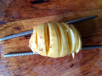 土豆加红肠的做法步骤1
