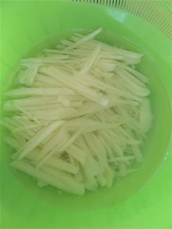 素三丝-土豆洋葱胡萝卜丝的做法图解3