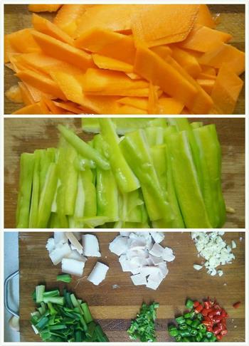胡萝卜苦瓜炒肉片的做法步骤1