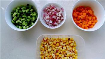 胡萝卜玉米粒的做法步骤1