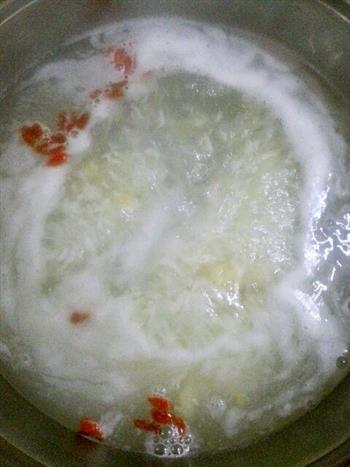 米酒银耳蛋花汤的做法步骤2