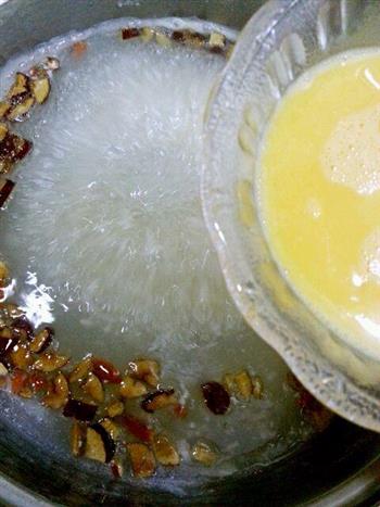 米酒银耳蛋花汤的做法步骤4