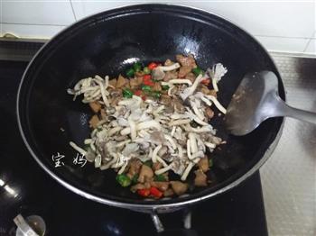 菌菇炒肉片的做法步骤9
