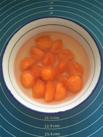 四色炫彩蛋黄酥的做法步骤1