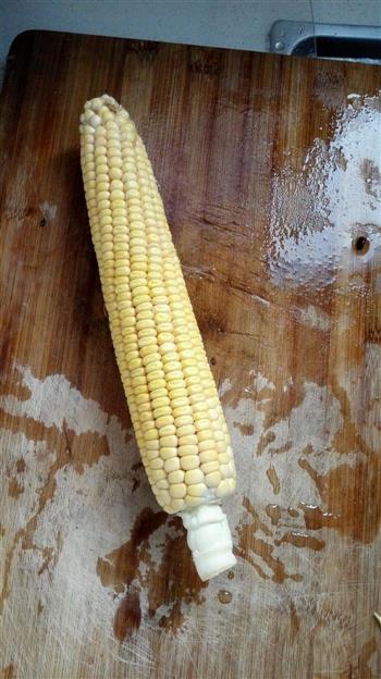 低热量粗粮玉米粑粑的做法图解1