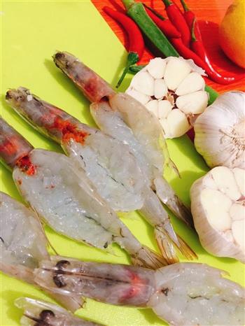 蒜蓉芝士焗大虾的做法步骤3