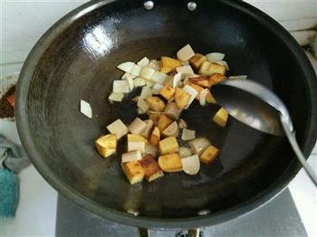 土豆火腿焖面的做法步骤5