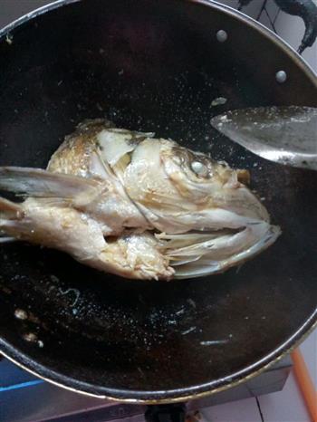 水煮鱼头的做法图解1