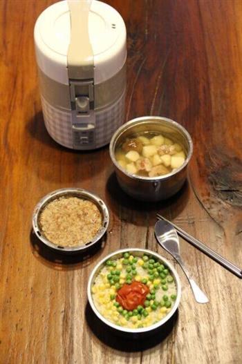一锅三味-西红柿豌豆饭&肉饼&排骨山药汤的做法步骤10