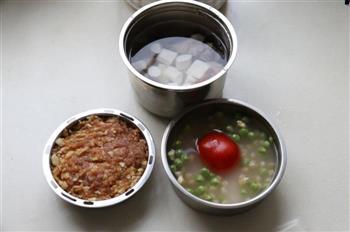 一锅三味-西红柿豌豆饭&肉饼&排骨山药汤的做法步骤8