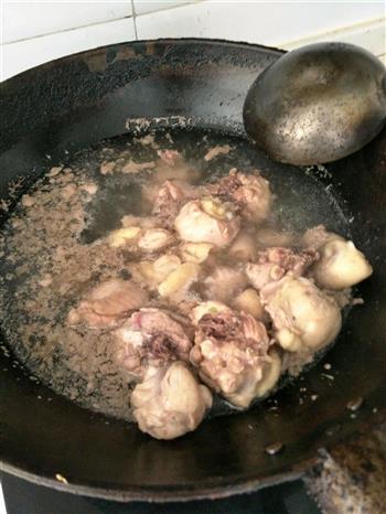 香菇土豆炖鸡腿的做法步骤4