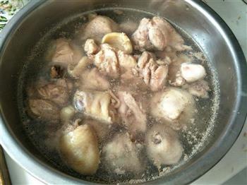 香菇土豆炖鸡腿的做法步骤5