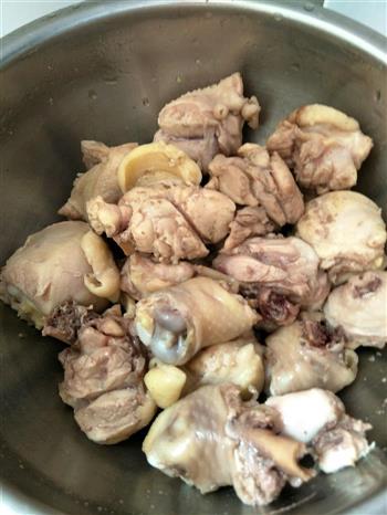 香菇土豆炖鸡腿的做法步骤6