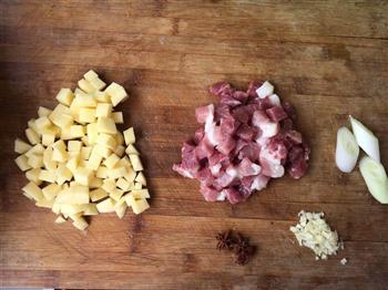 土豆卤肉饭的做法步骤1