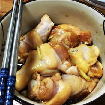 电饭煲土豆焖鸡翅根的做法步骤1