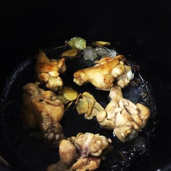 电饭煲土豆焖鸡翅根的做法步骤2