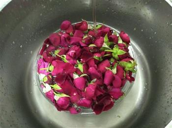 玫瑰糖浆玫瑰饮的做法步骤2